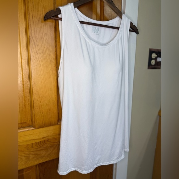 32 Degrees Women's Classic White Tank Top - Picture 2 of 5